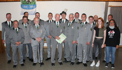 Ein Gruppenbild alter und neuer Vorstand