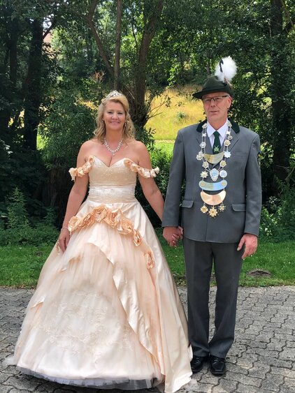 Hier sehen Sie das amtierende Königspaar